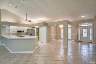 2042 Hamilton Crossing Dr in Gonzalez, FL - Building Photo - Building Photo