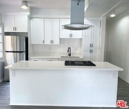 351 N Sierra Bonita Ave in Los Angeles, CA - Building Photo - Building Photo