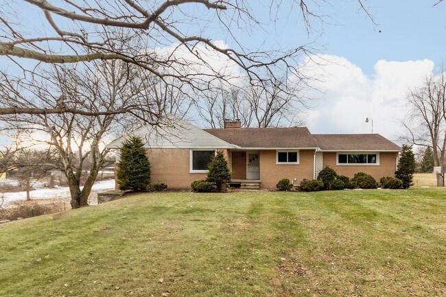 18485 Ridge Rd in Northville, MI - Building Photo - Building Photo