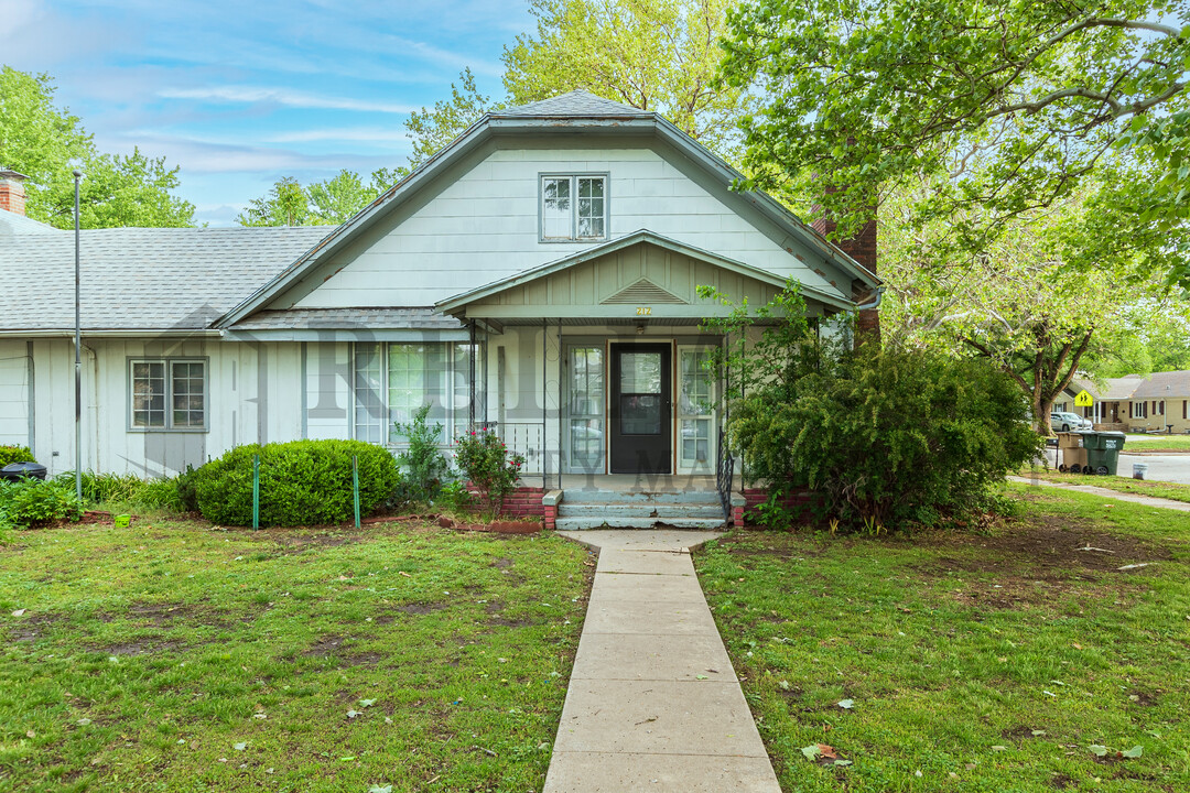 212 E Main St in Haven, KS - Foto de edificio