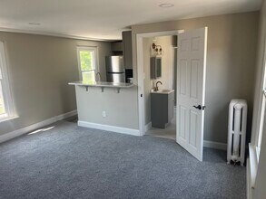 31 N Main St, Unit Apt4 in Ambler, PA - Building Photo - Building Photo