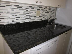 10738 N Kendall Dr in Miami, FL - Building Photo - Building Photo