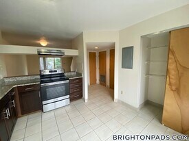 140 N Beacon St, Unit B3 in Boston, MA - Building Photo