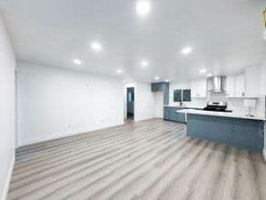 811 W Oliver St in Los Angeles, CA - Building Photo - Building Photo