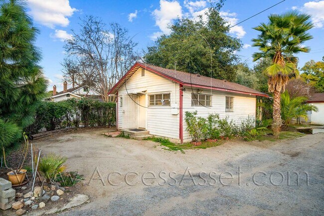 1549 N Park Ave in Pomona, CA - Building Photo - Building Photo