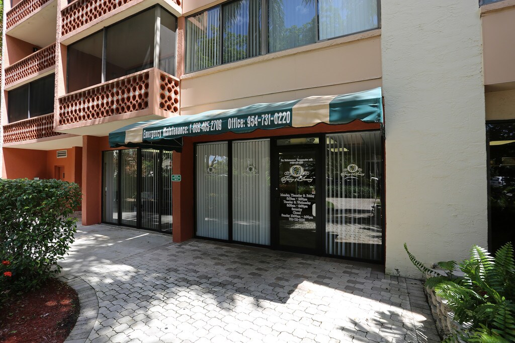 The Fairways of Inverrary Apartments in Lauderhill, FL