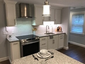 685 Pond St in Franklin, MA - Building Photo - Building Photo