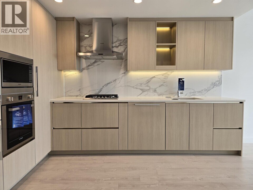 4890 Lougheed Hwy. in Burnaby, BC - Building Photo
