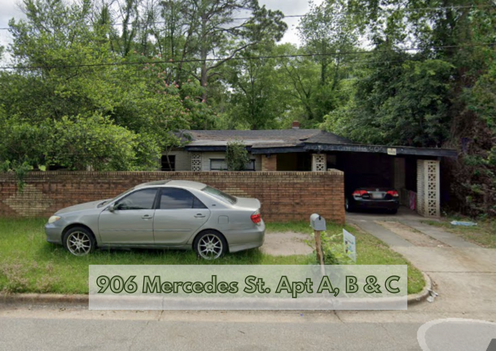 906 Mercedes St, Unit Apt A-B in Albany, GA - Building Photo