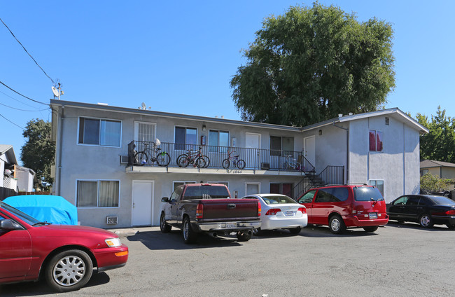 1864 Robin Ln in Concord, CA - Foto de edificio - Building Photo