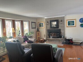 51 W Lake Ave in Guilford, CT - Building Photo - Building Photo