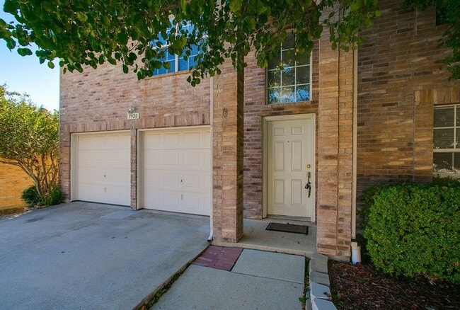 3920 Malibu Sun Dr in Fort Worth, TX - Foto de edificio - Building Photo