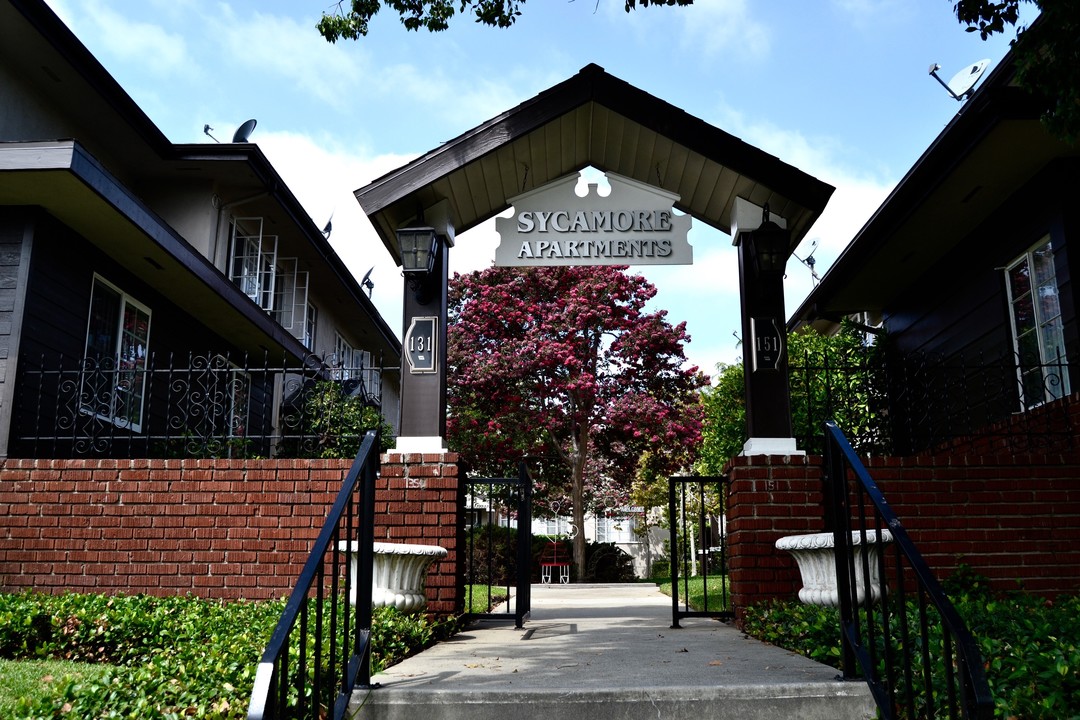 Sycamore Apartments in Pasadena, CA - Building Photo