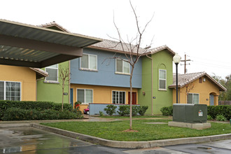 Parksdale Village in Madera, CA - Foto de edificio - Building Photo