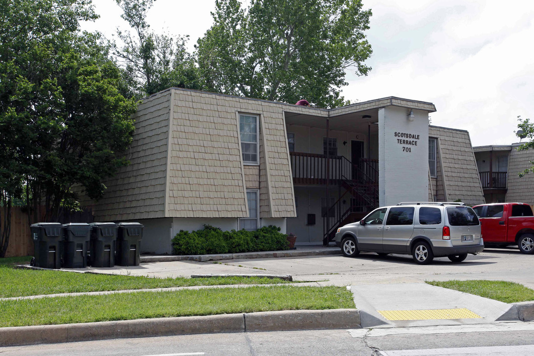 Scotsdale Terrace in Norman, OK - Building Photo