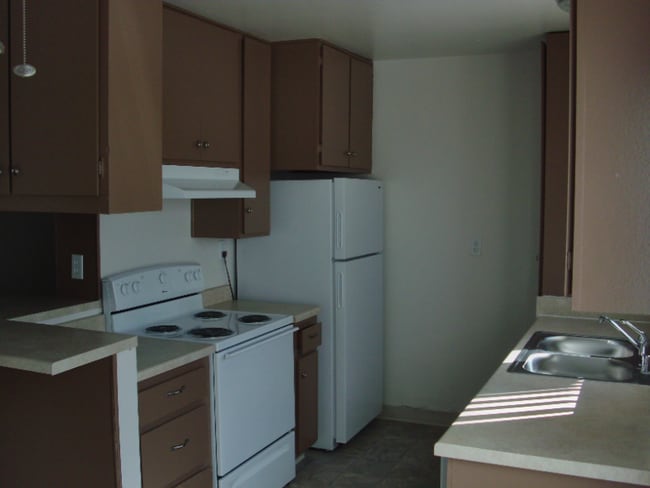 991 N Mollison Ave in El Cajon, CA - Foto de edificio - Building Photo