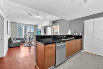244 Biscayne Blvd, Unit 1410B in Miami, FL - Building Photo - Building Photo