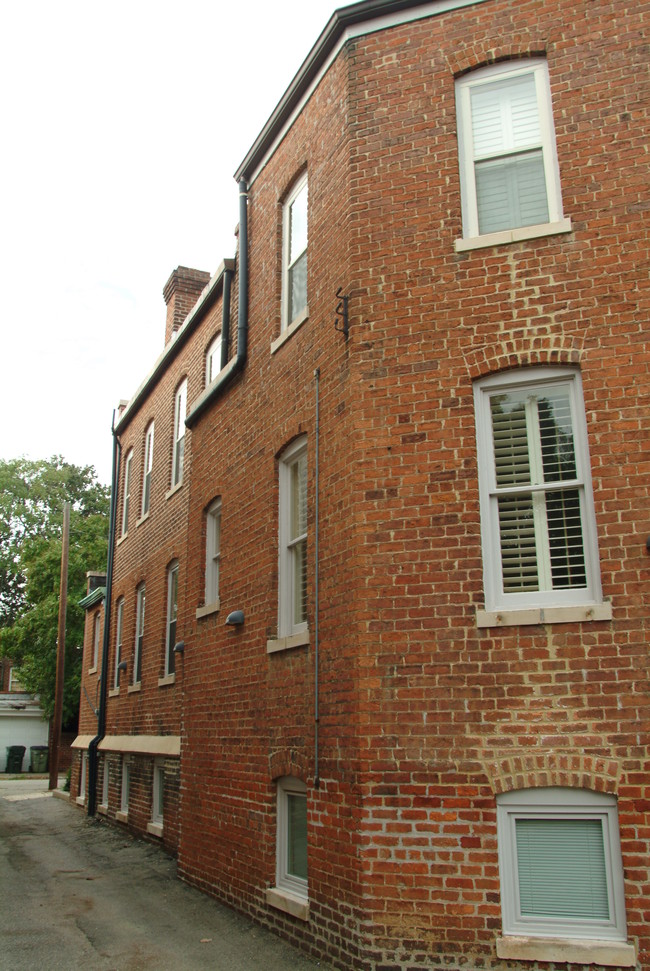 1723 Hanover Ave in Richmond, VA - Foto de edificio - Building Photo