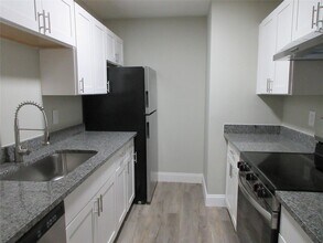 4280 Woodside Dr, Unit 14 in Coral Springs, FL - Building Photo - Building Photo