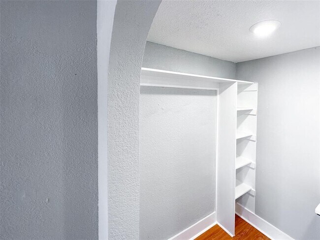 6633 W Montgomery Rd photo'