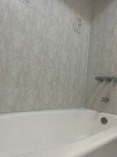 93 W 33rd St in Bayonne, NJ - Building Photo - Building Photo