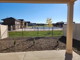 350 N Lagrasse Ln in Star, ID - Building Photo