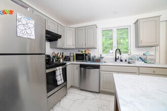 21 Eaton Ave in Shrewsbury, MA - Building Photo - Building Photo