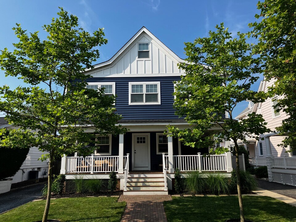 205 10th Ave, Unit Main House Unit 3 in Belmar, NJ - Foto de edificio