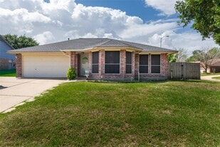 18755 Highland Trail in Houston, TX - Building Photo