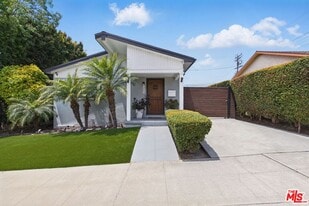 1209 Forest St in Inglewood, CA - Building Photo