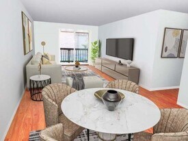 210 Brook Village Rd, Unit 9 in Nashua, NH - Building Photo