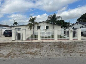 659 E 19th St in Hialeah, FL - Building Photo