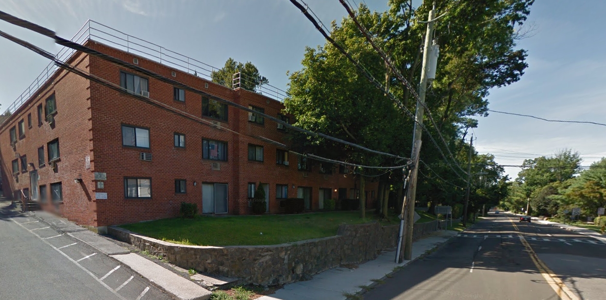 333 W Post Rd in White Plains, NY - Building Photo