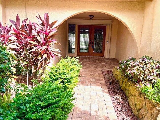 2715 Montague Ct E in Clearwater, FL - Foto de edificio - Building Photo