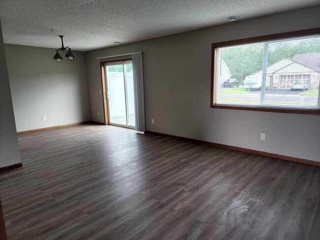 1972 Peach Dr NE in Sauk Rapids, MN - Building Photo - Building Photo