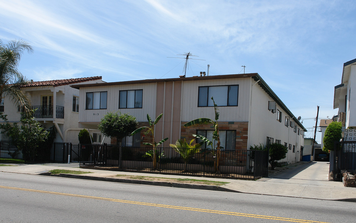 913 N Normandie Ave in Los Angeles, CA - Building Photo