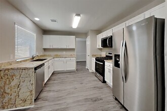 10011 Storm Meadow Dr in Houston, TX - Building Photo - Building Photo