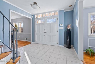 25 Surrey Ln in Ocean Township, NJ - Foto de edificio - Building Photo