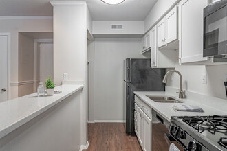 Spanish Trace Apartments in Raleigh, NC - Foto de edificio - Interior Photo