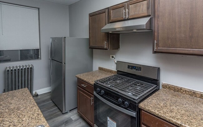 7446 S Kingston Ave in Chicago, IL - Foto de edificio - Building Photo