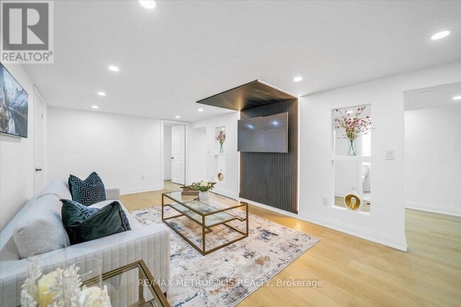 property at 352 Grandview St S