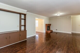 491 Kelly Dr NE in Marietta, GA - Foto de edificio - Building Photo