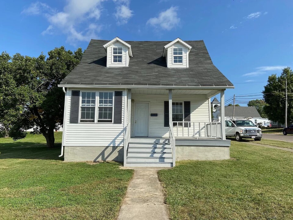 223 E 6th St in Wellston, OH - Building Photo