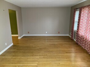 9310 Habersham Dr in Rolling Hills, KY - Building Photo - Building Photo