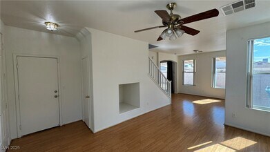 5055 Midnight Oil Dr in Las Vegas, NV - Building Photo - Building Photo