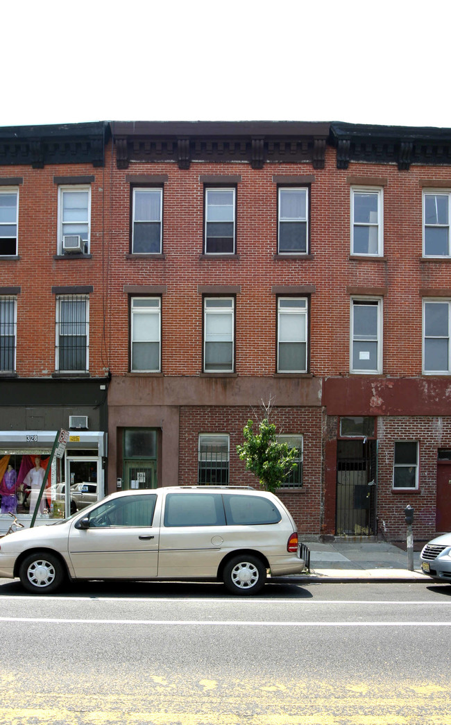 326 Myrtle Ave in Brooklyn, NY - Building Photo - Building Photo