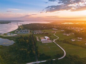 4 Wimbledon Cir in Portsmouth, RI - Building Photo