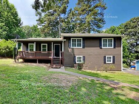 5660 Tracy Dr SE in Mableton, GA - Building Photo