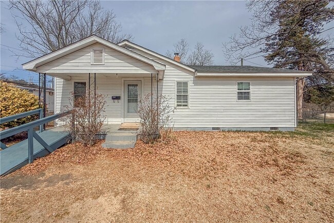 property at 937 E Main St