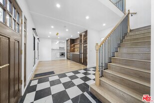 1722 N Vista St in Los Angeles, CA - Building Photo
